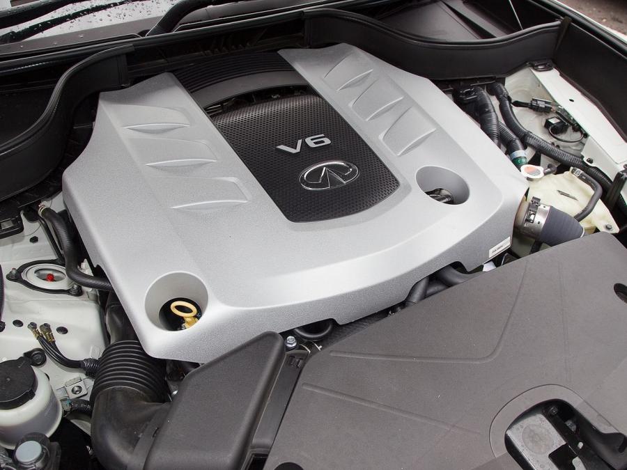  Infiniti FX30d S 2010 года  (UK) (фото 3 из 7)